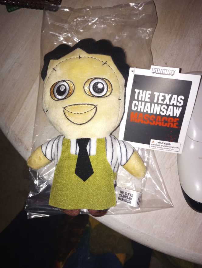 Leather Face Plushy - The Texas Chainsaw Massacre vinyl figure collectible [Barcode 2882381745545] - Main Image 2