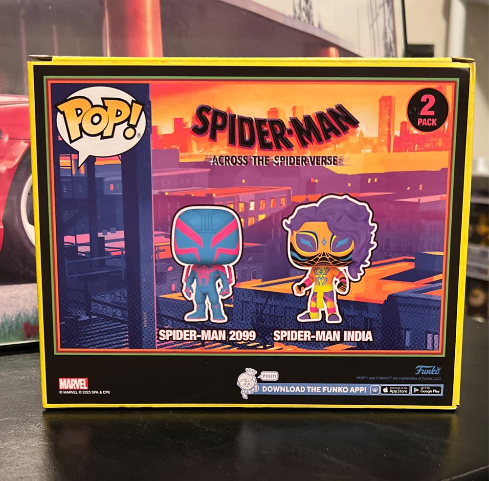 Spider-Man 2099 & Spider-Man India - Spider-Man vinyl figure collectible [Barcode 889698739382] - Main Image 2