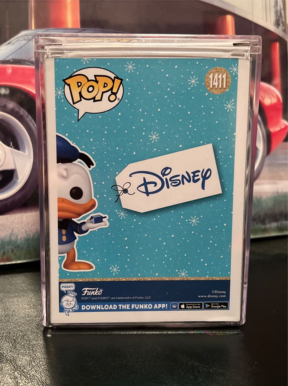 DISNEY HOLIDAY: DONALD DUCK - Disney vinyl figure collectible [Barcode 889698738286] - Main Image 2