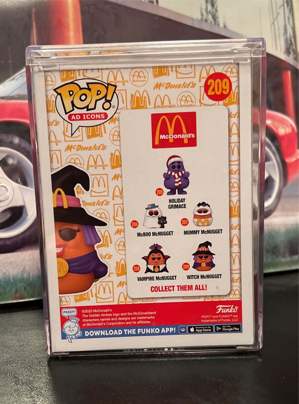 McDonald’s: Witch McNugget - McDonald vinyl figure collectible [Barcode 889698740692] - Main Image 2