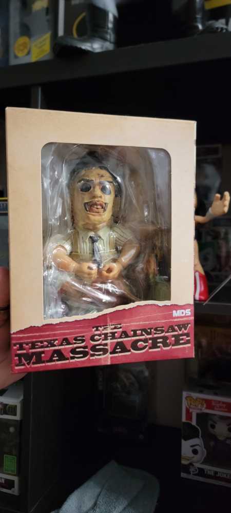 Leatherface Mezco Toyz Texas Chainsaw Leatherface Figurine  vinyl figure collectible [Barcode 696198253153] - Main Image 2