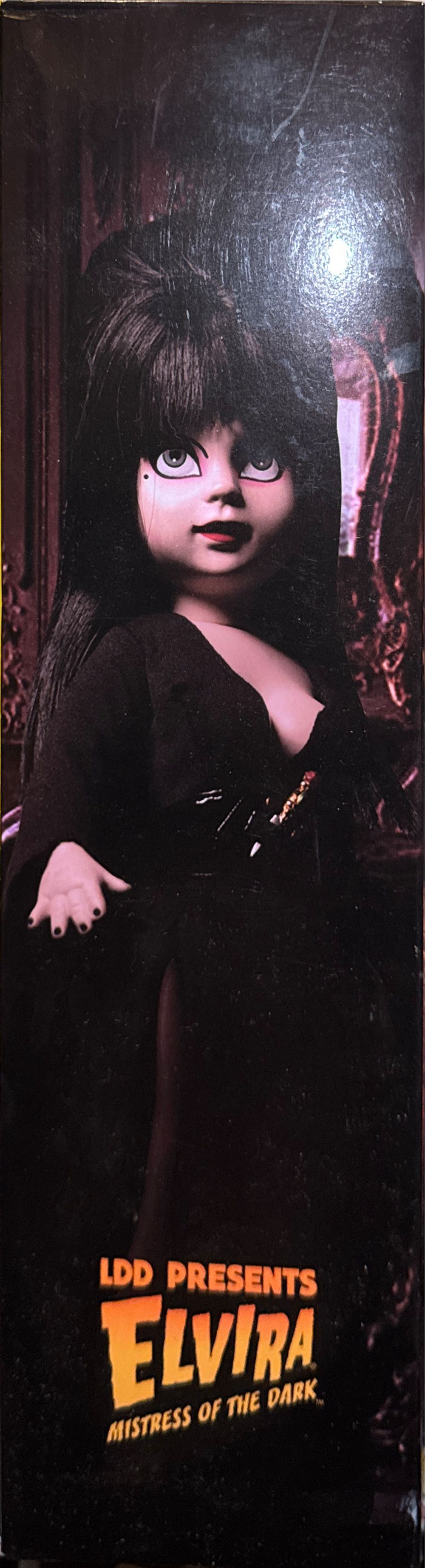 Elvira - Elvira Mistress of the Dark vinyl figure collectible [Barcode 696198996029] - Main Image 2