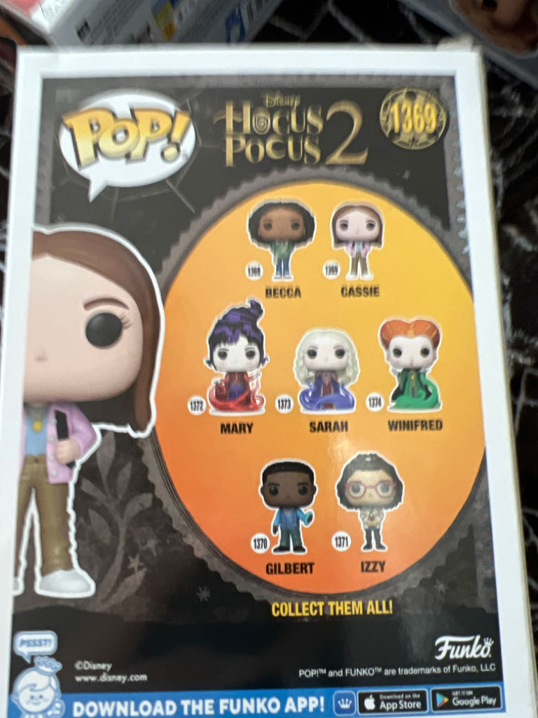 Cassie - Hocus Pocus vinyl figure collectible [Barcode 889698723008] - Main Image 2