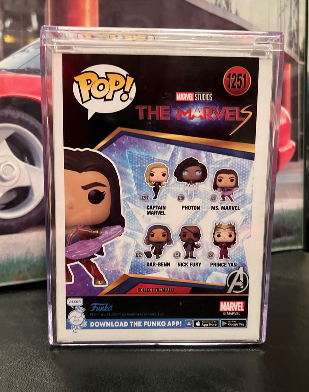 Ms. Marvel - Captain Marvel vinyl figure collectible [Barcode 889698675970] - Main Image 2