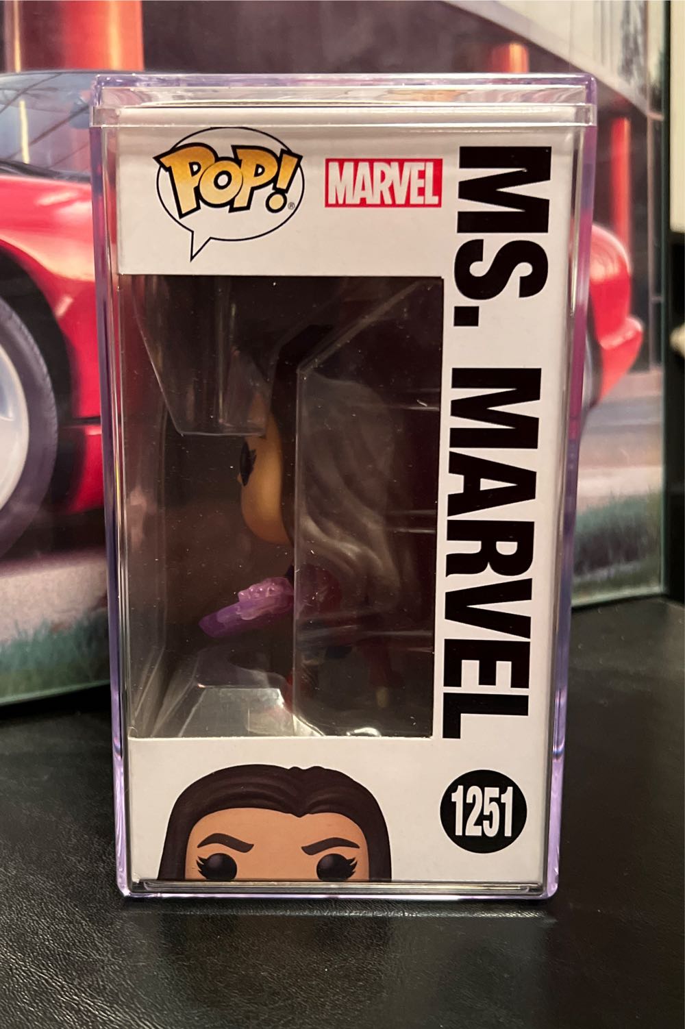 Ms. Marvel - Captain Marvel vinyl figure collectible [Barcode 889698675970] - Main Image 3