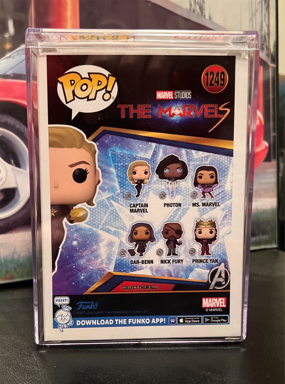 Captain Marvel - Captain Marvel vinyl figure collectible [Barcode 889698675956] - Main Image 2