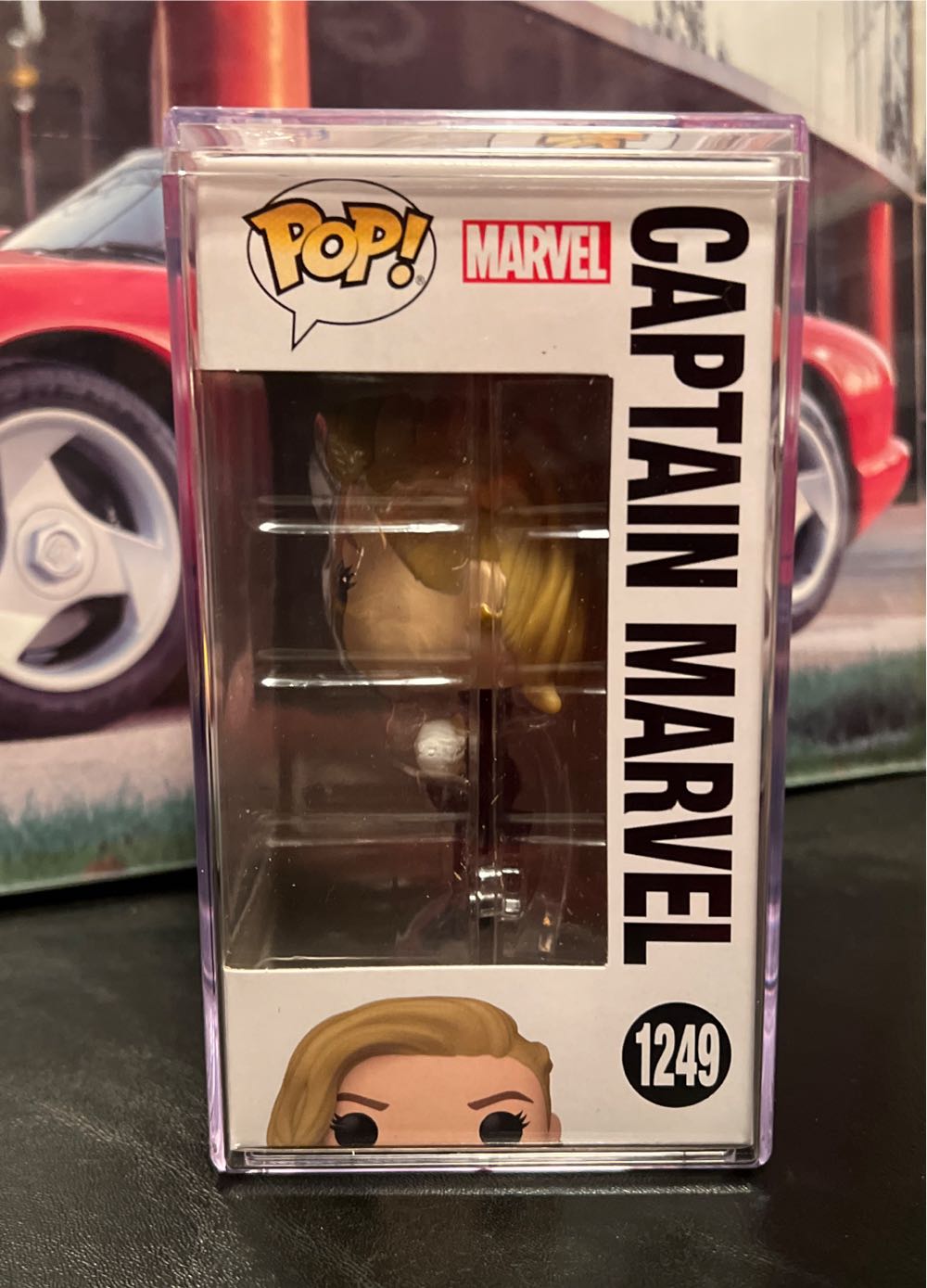 Captain Marvel - Captain Marvel vinyl figure collectible [Barcode 889698675956] - Main Image 3