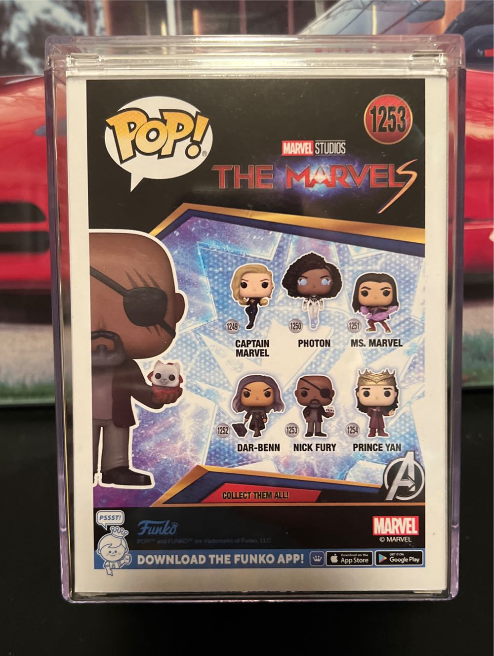 Nick Fury - Captain Marvel vinyl figure collectible [Barcode 889698676403] - Main Image 2