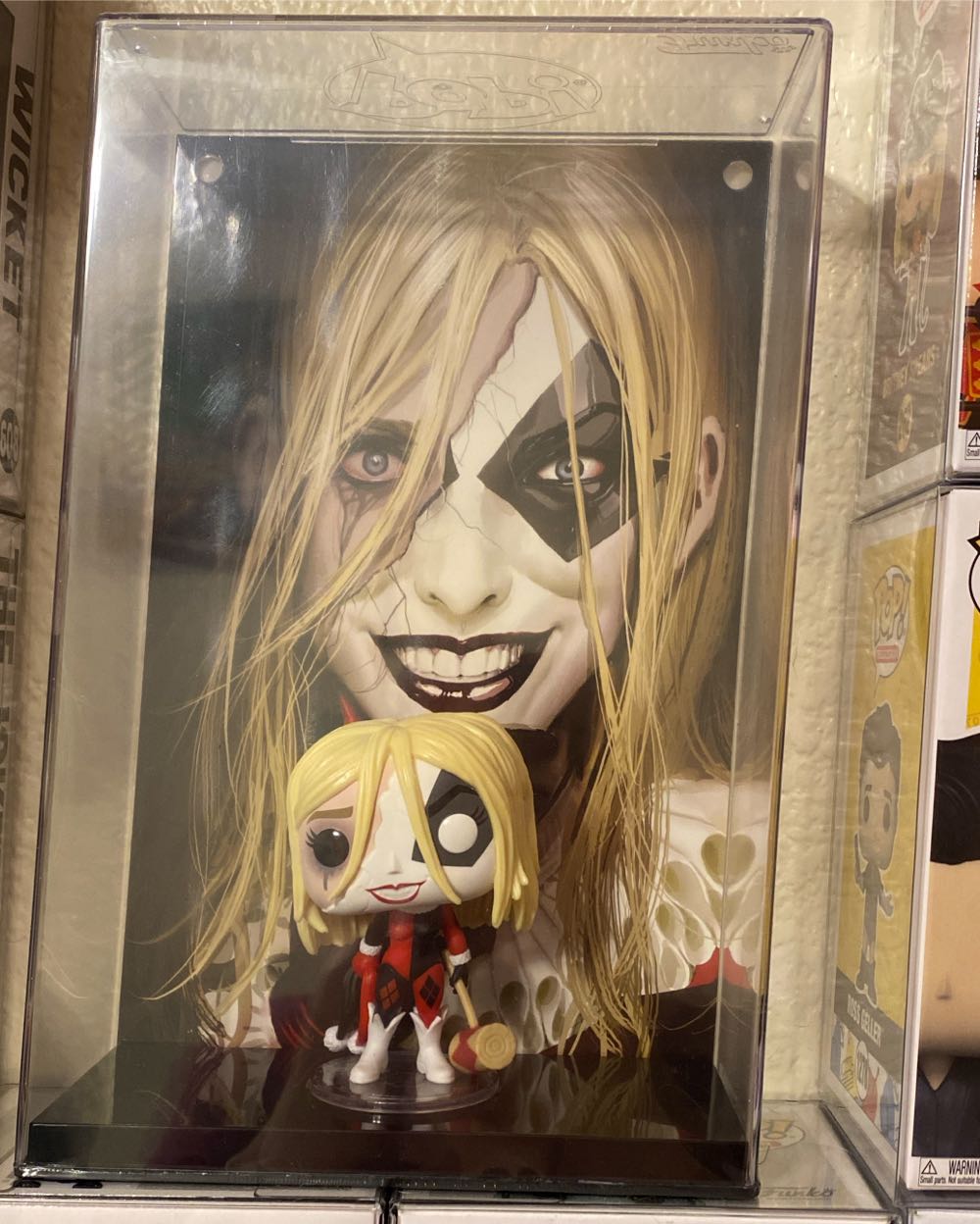 Harleen Quinzel - DC Universe vinyl figure collectible [Barcode 889698725026] - Main Image 3