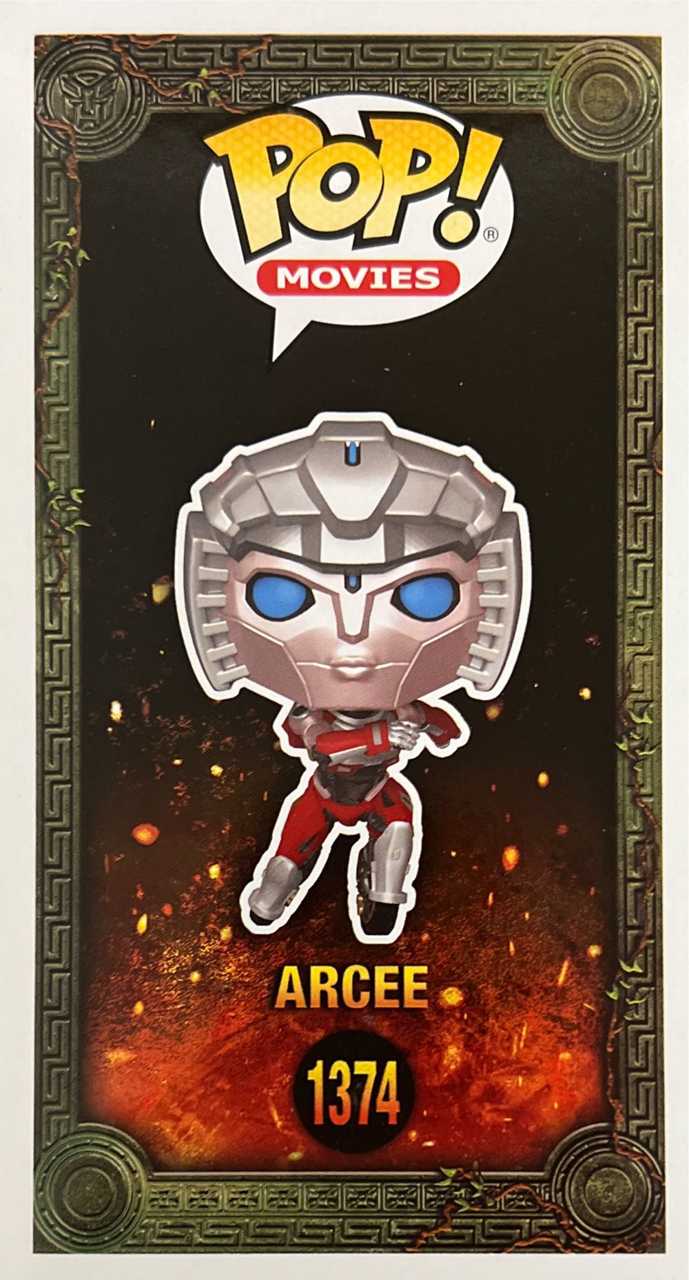 Arcee - Transformers vinyl figure collectible [Barcode 889698639552] - Main Image 3