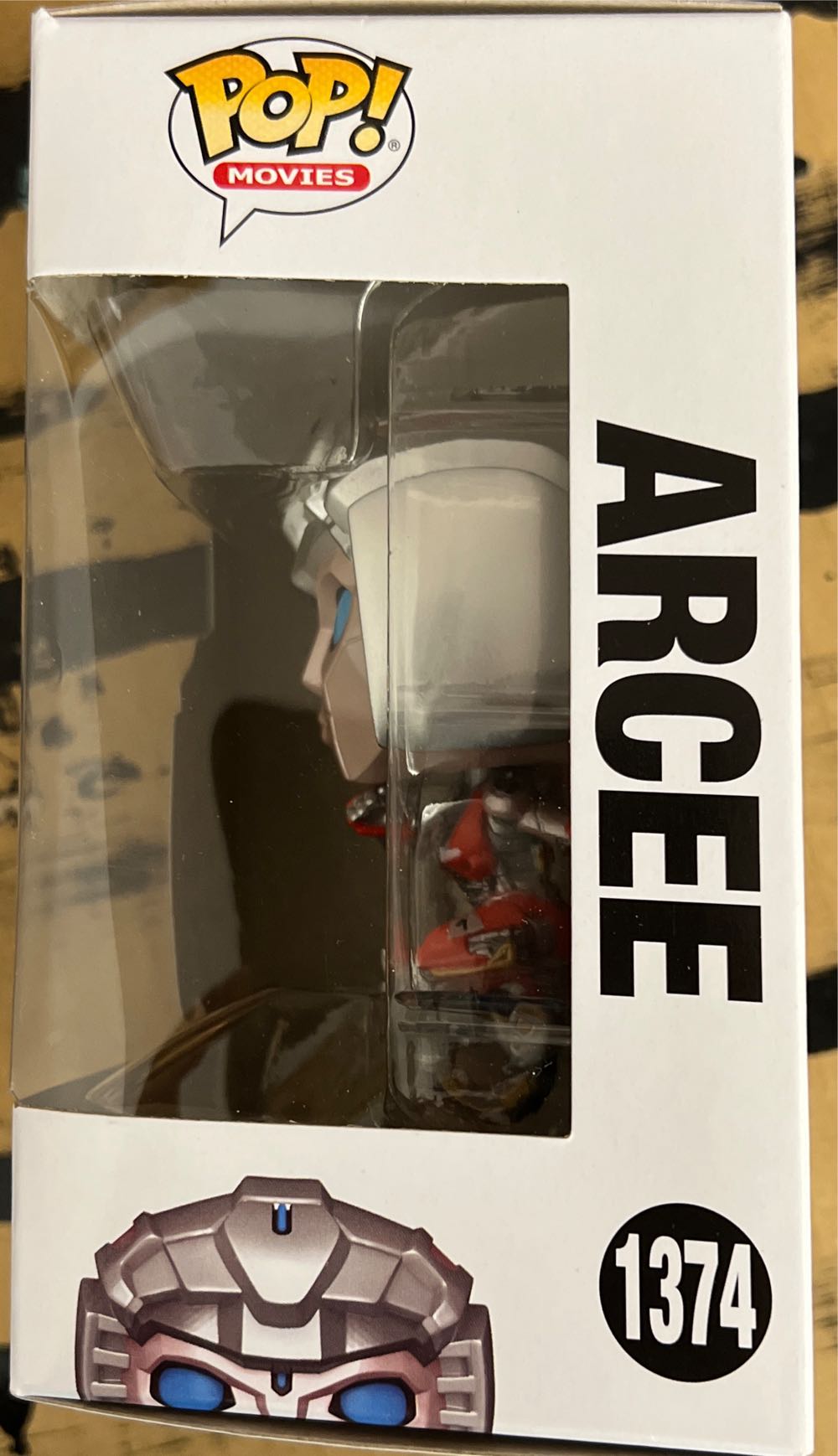 Arcee - Transformers vinyl figure collectible [Barcode 889698639552] - Main Image 4
