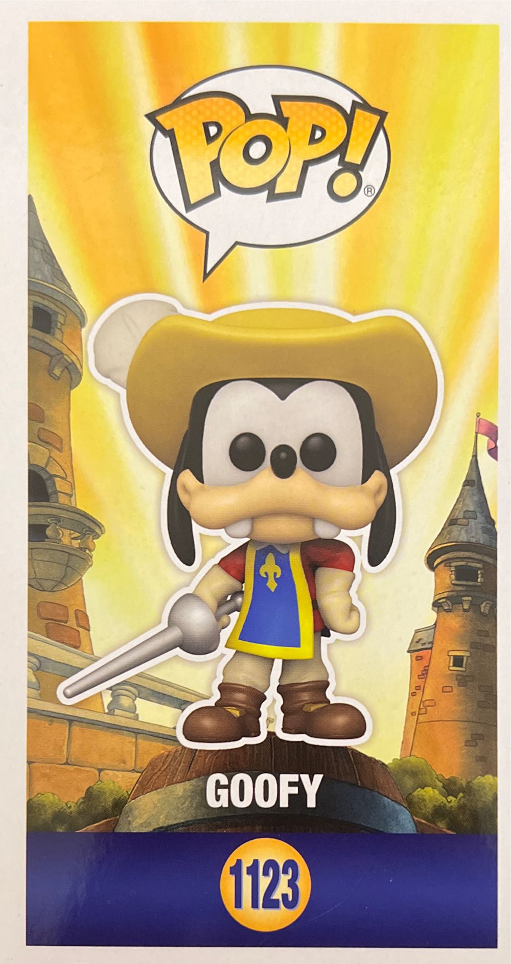 Goofy - The Three Musketeers vinyl figure collectible [Barcode 889698586054] - Main Image 3