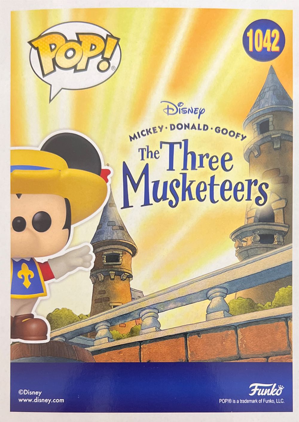 Mickey Mouse - The Three Musketeers vinyl figure collectible [Barcode 889698555364] - Main Image 2
