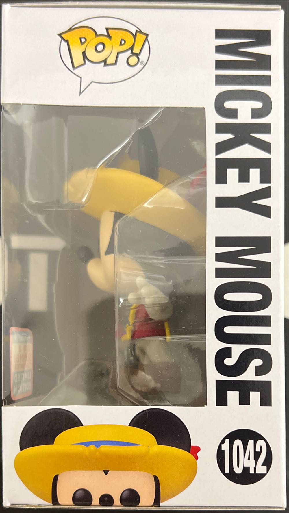 Mickey Mouse - The Three Musketeers vinyl figure collectible [Barcode 889698555364] - Main Image 4