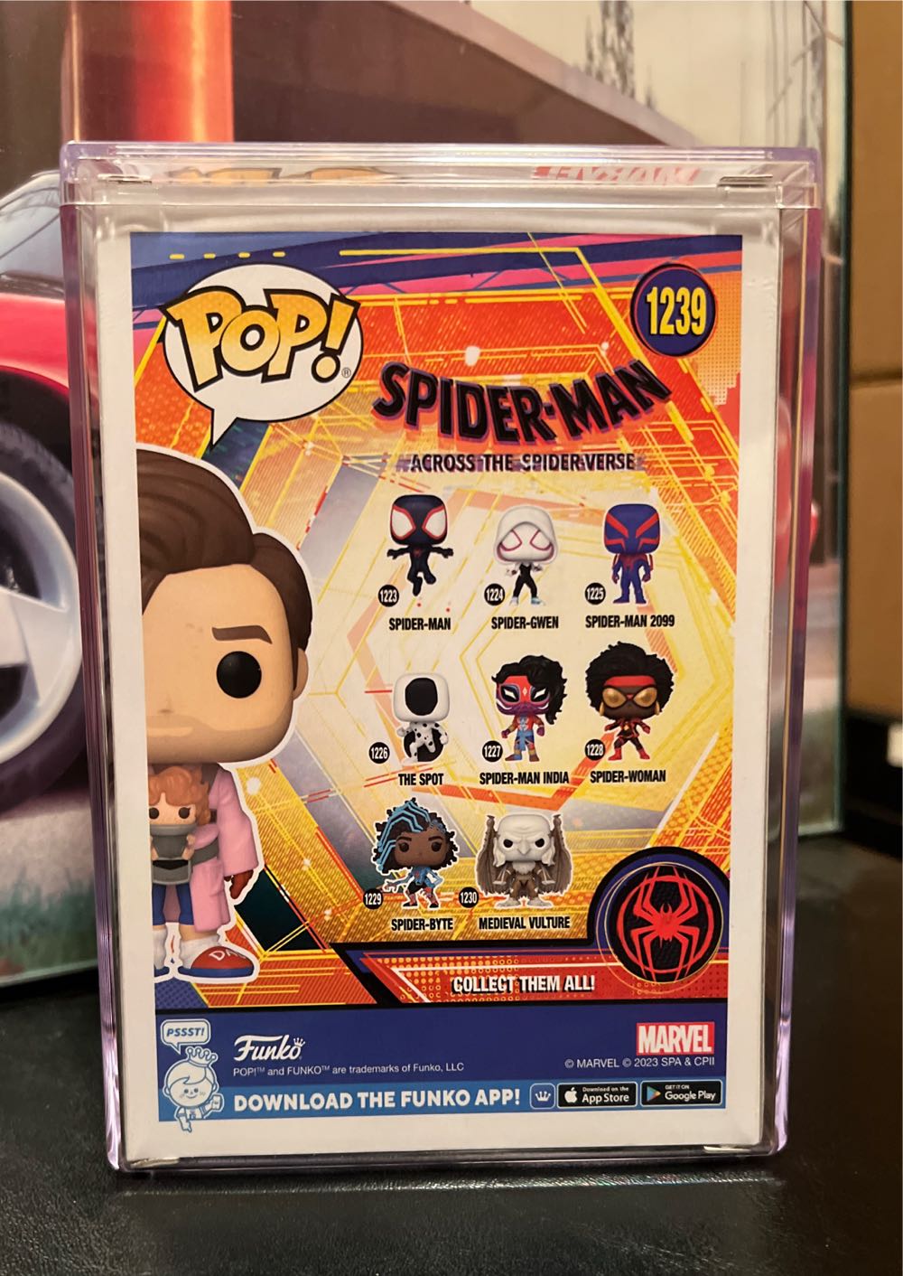 Peter B. Parker & Mayday Pop! 1239 - Spider-Man vinyl figure collectible [Barcode 889698661775] - Main Image 2