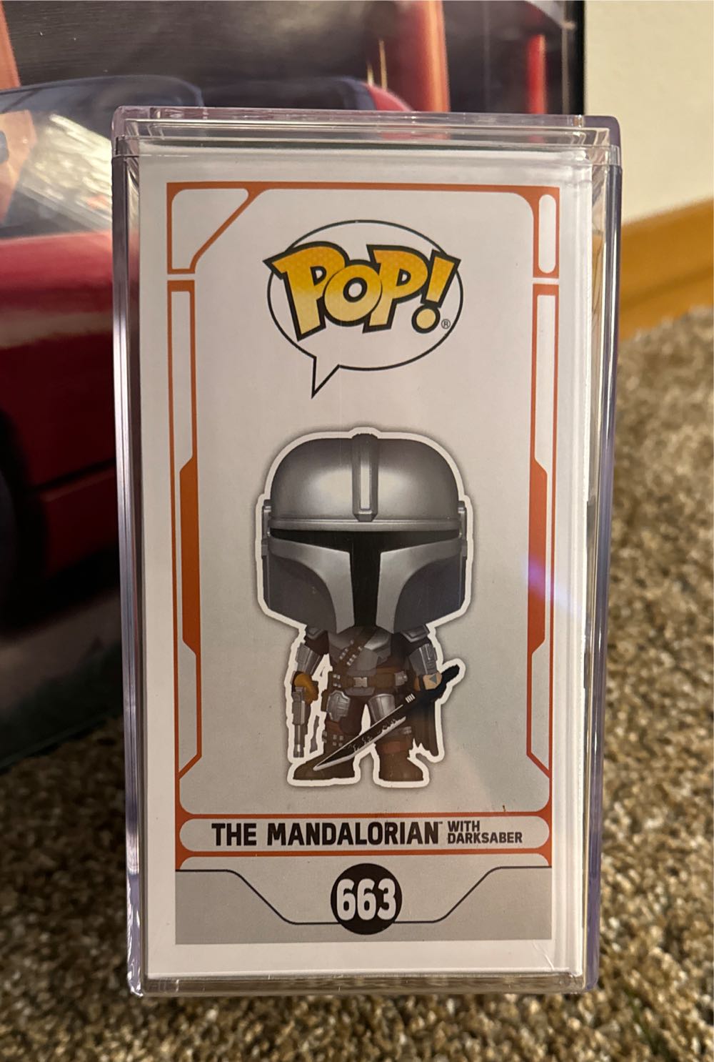 The Mandalorian (with Darksaber) - Star Wars vinyl figure collectible [Barcode 889698765503] - Main Image 4