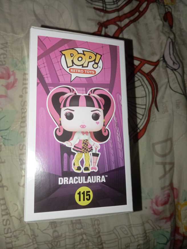 Draculaura  vinyl figure collectible [Barcode 889698674300] - Main Image 4