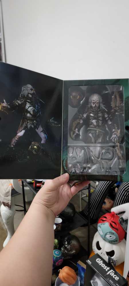 Predator NECA Alpha Predator  - Predator vinyl figure collectible [Barcode 634482515754] - Main Image 3