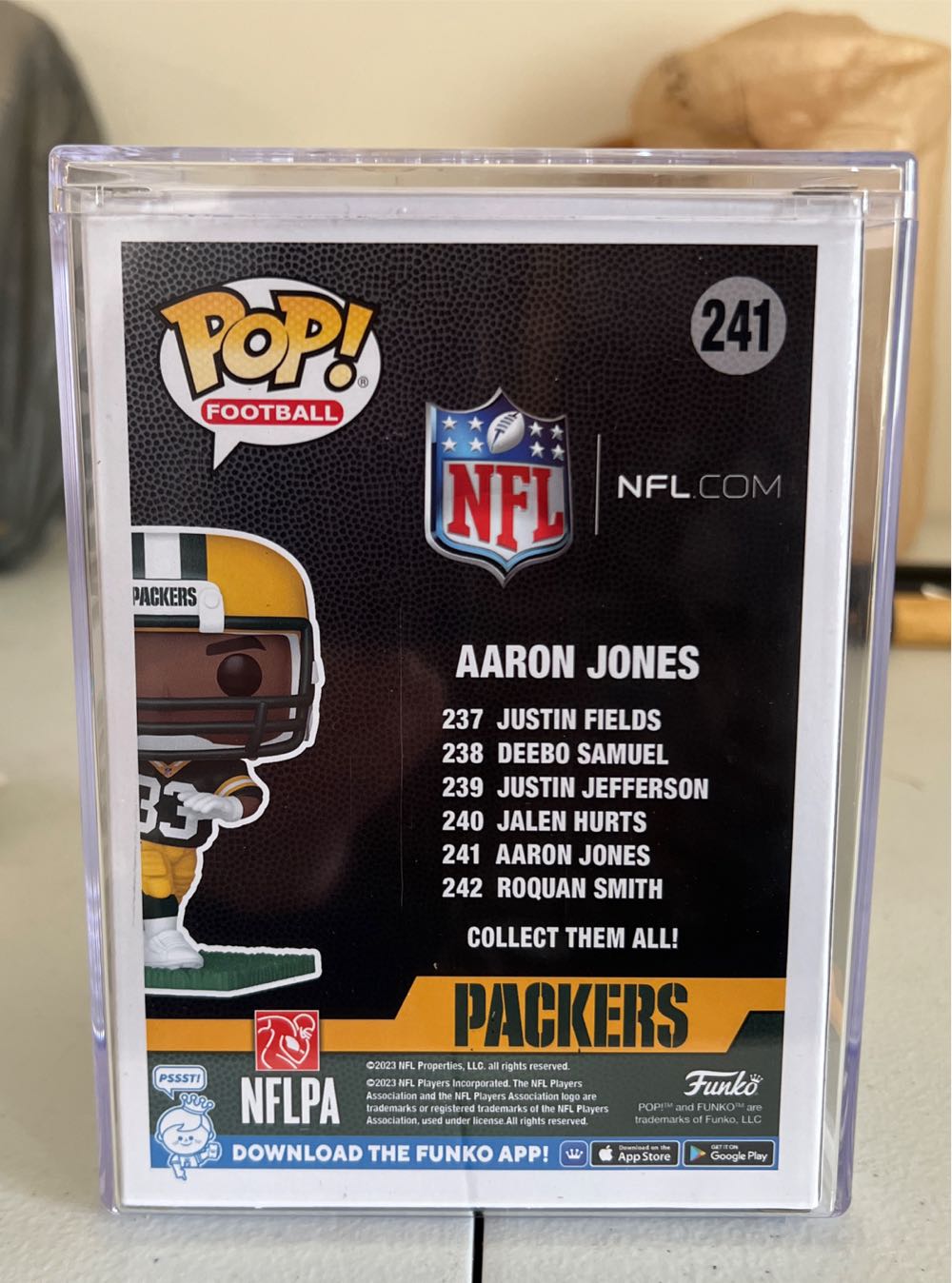 Aaron Jones #241 - NFL vinyl figure collectible [Barcode 889698722742] - Main Image 2