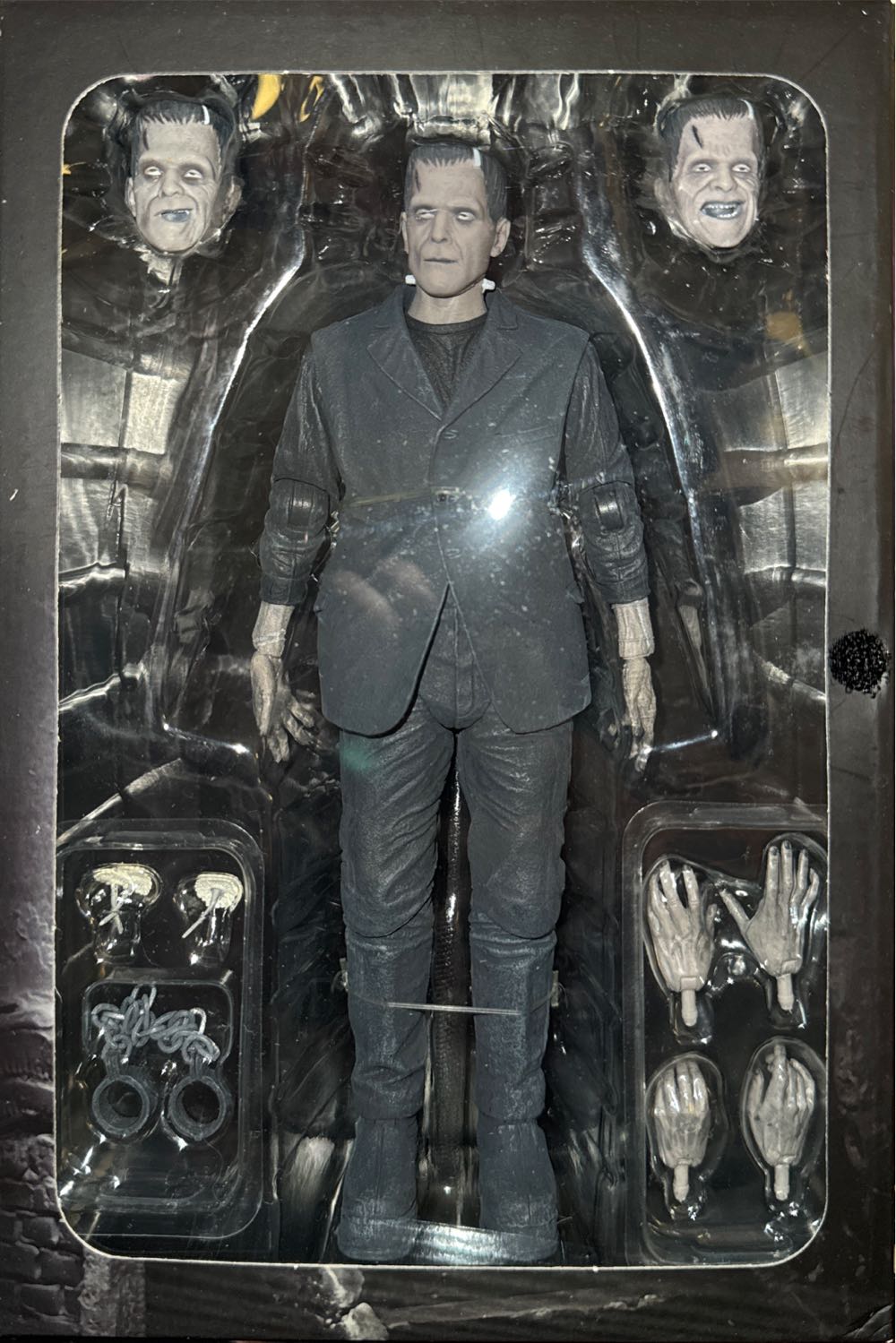Frankenstein: Ultimate Frankenstein’s Monster - Universal Monsters vinyl figure collectible [Barcode 634482048054] - Main Image 2