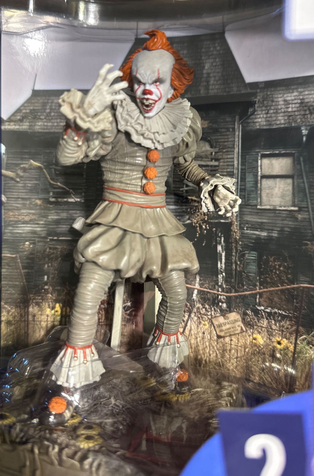 Pennywise  IT - It vinyl figure collectible [Barcode 787926140330] - Main Image 3