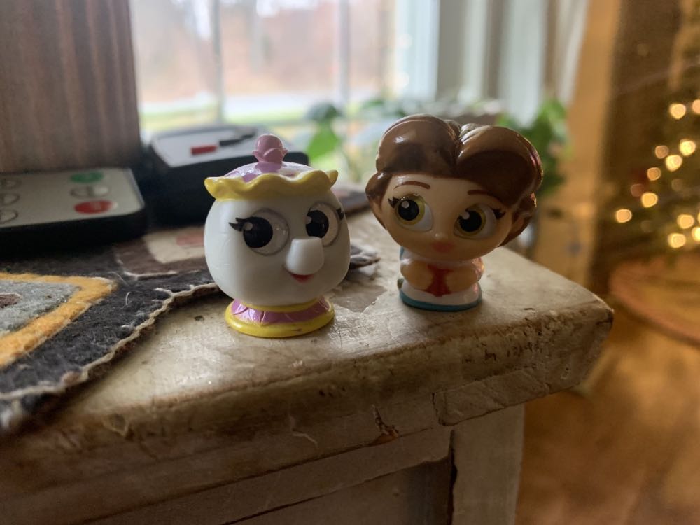 Kneeling Shinobu Kocho