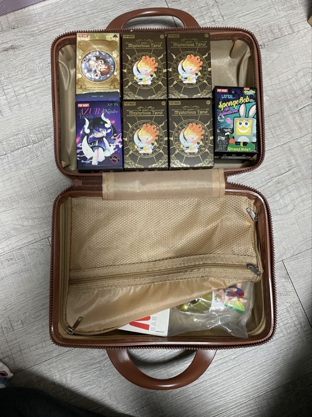 Pucky- Rabbit Cafe Series  vinyl figure collectible - Main Image 2