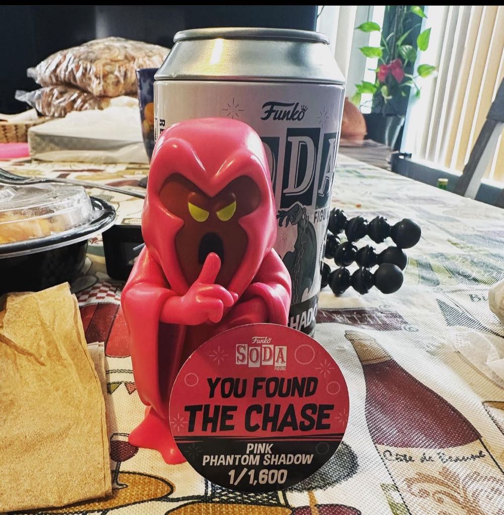 Phantom Shadow Chase Soda - Scooby-Doo vinyl figure collectible - Main Image 3