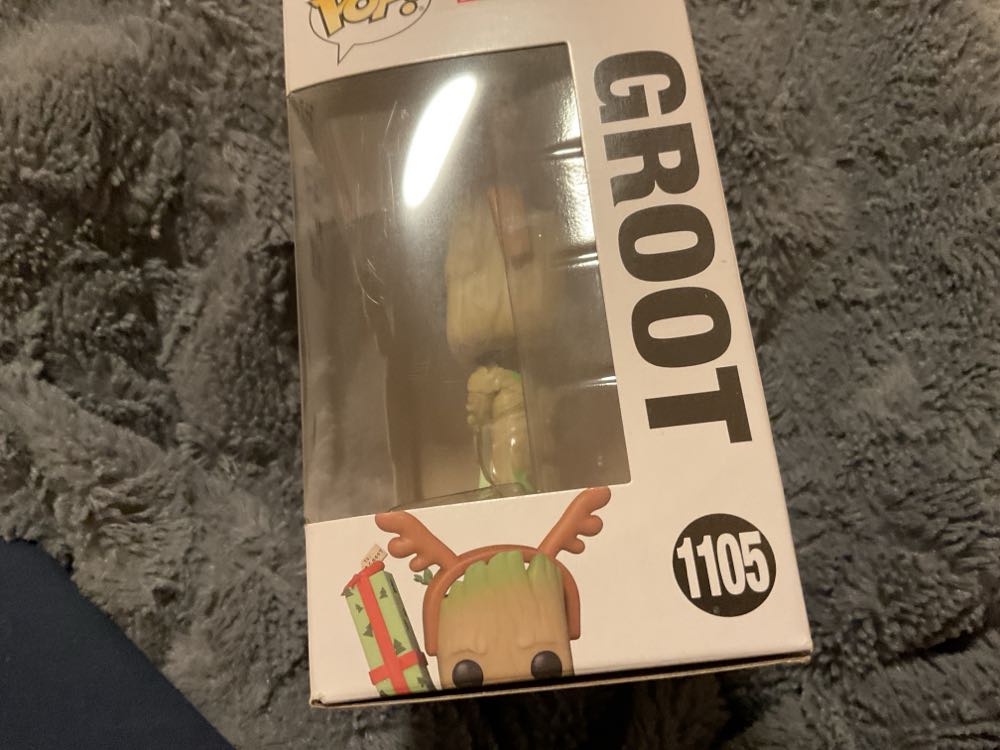 Groot Holiday  vinyl figure collectible - Main Image 2