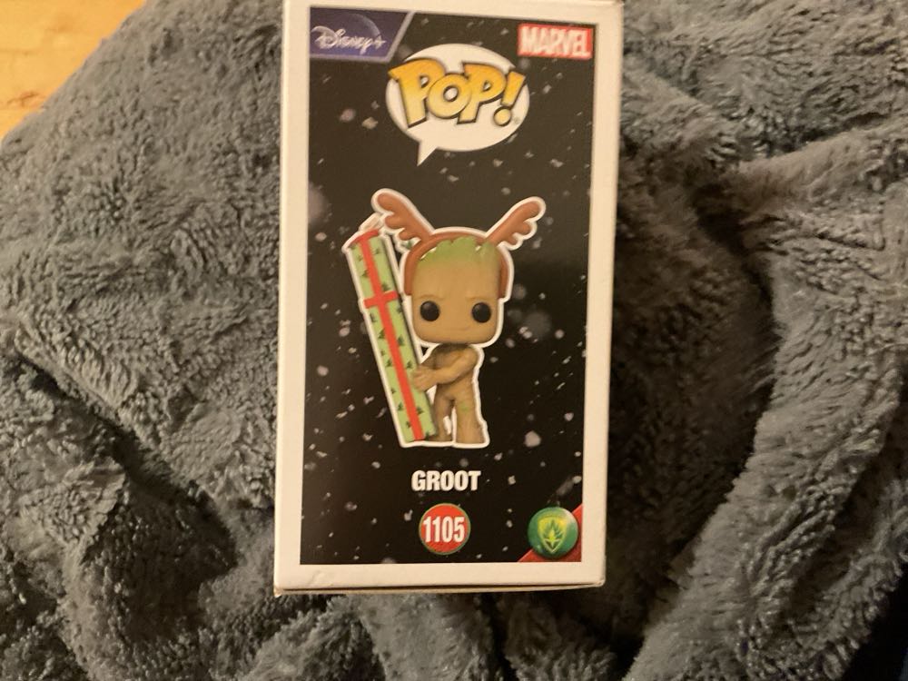 Groot Holiday  vinyl figure collectible - Main Image 3