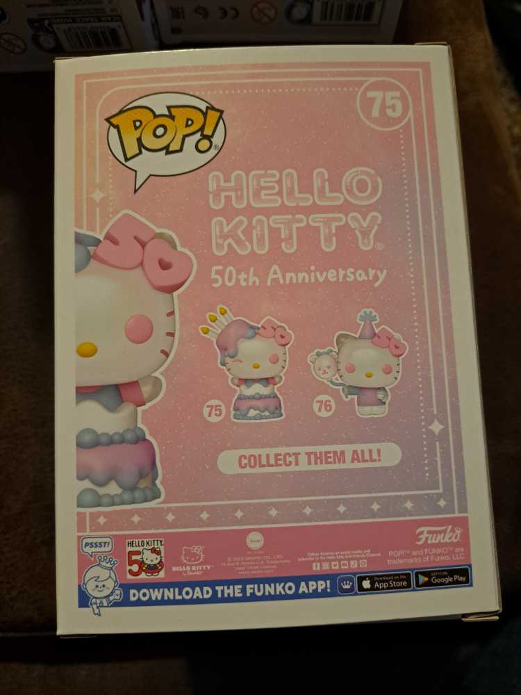 Hello Kitty In Cake - Hello Kitty vinyl figure collectible [Barcode 889698760898] - Main Image 2