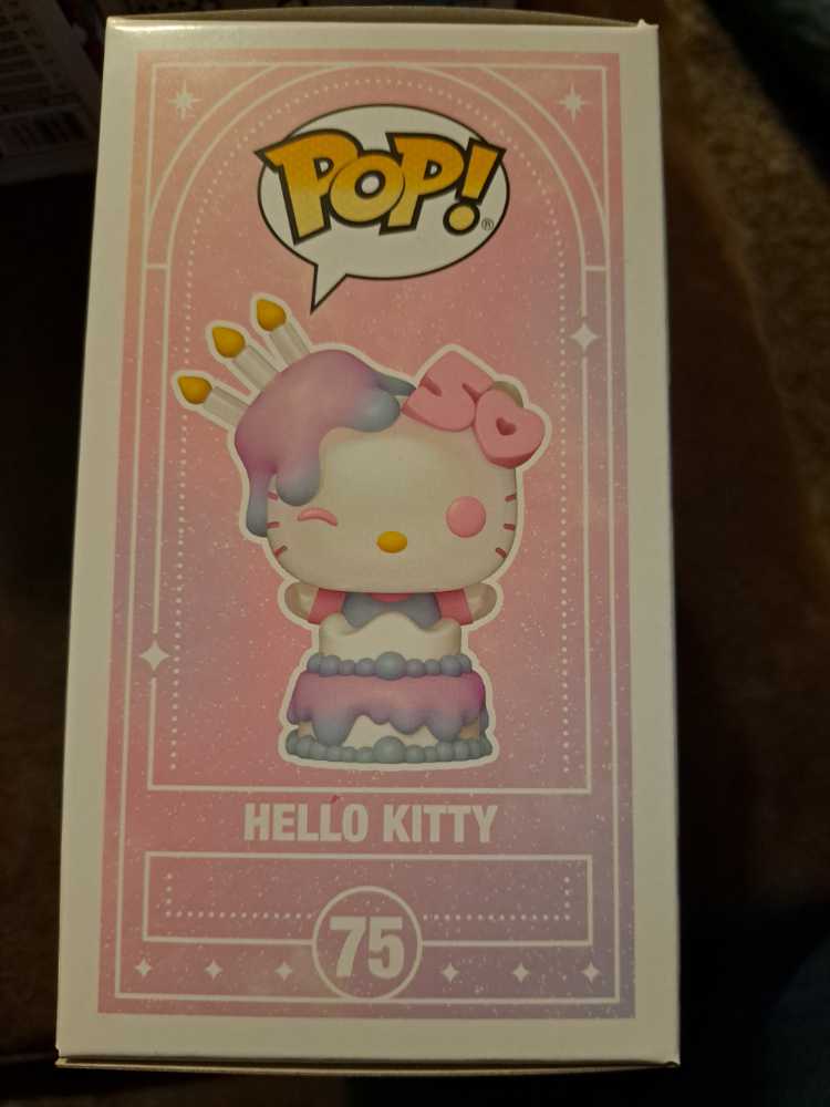 Hello Kitty In Cake - Hello Kitty vinyl figure collectible [Barcode 889698760898] - Main Image 3
