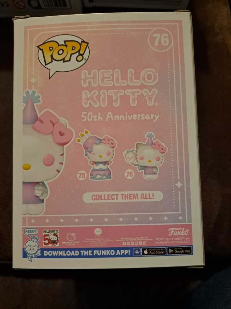 Hello Kitty With Balloons - Hello Kitty vinyl figure collectible [Barcode 889698760904] - Main Image 3