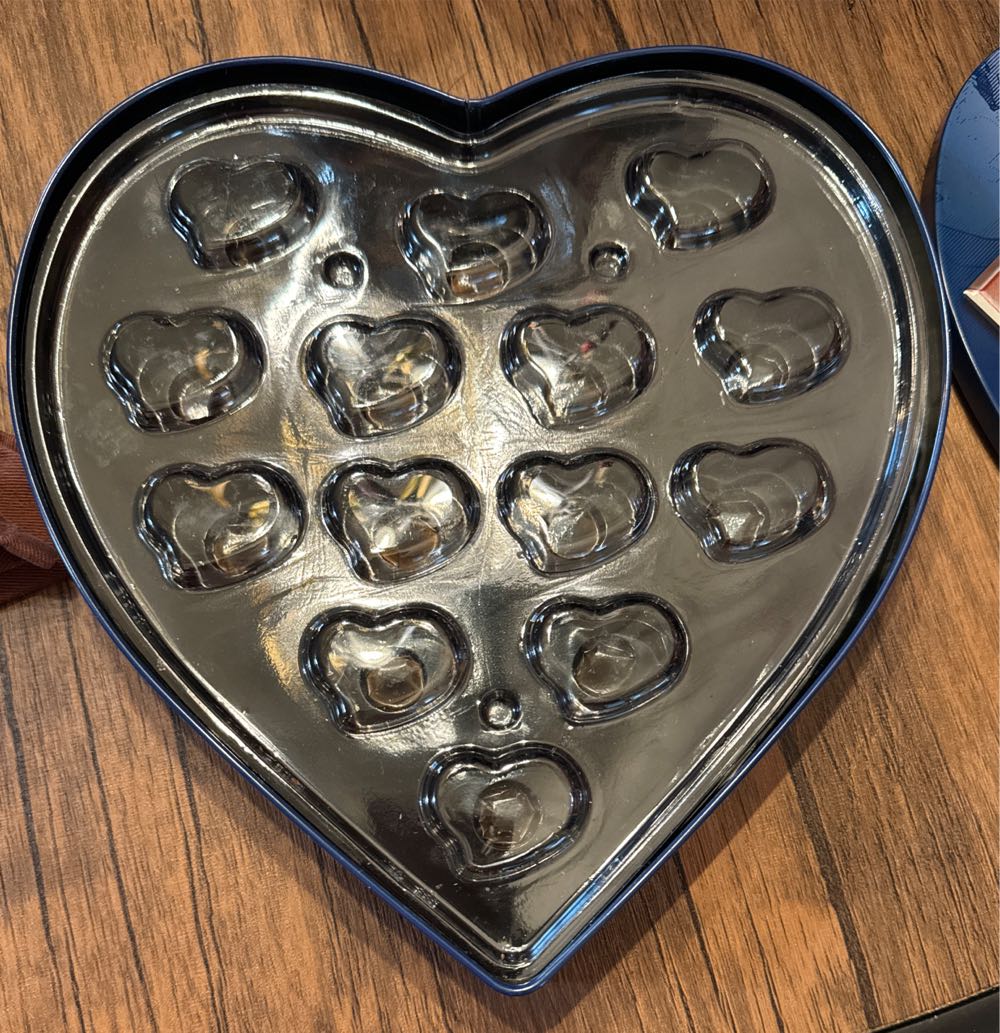 Candy Tin Superman Justice League Hero Chest Heart Shaped Valentine  vinyl figure collectible [Barcode 768395505585] - Main Image 4