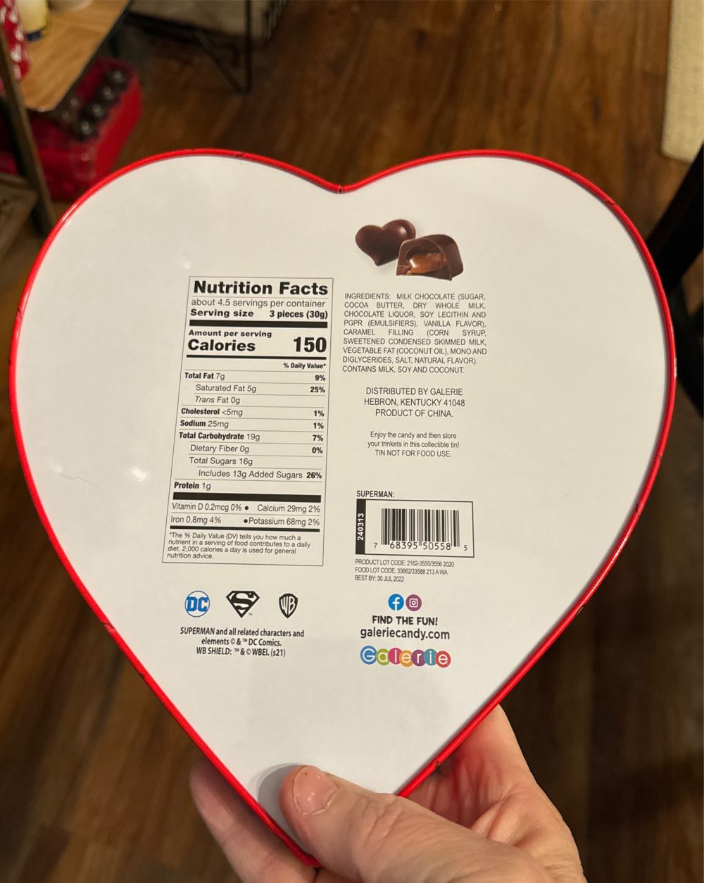 Candy Heart Shaped Tin Superman Chocolate  vinyl figure collectible [Barcode 768395505585] - Main Image 3