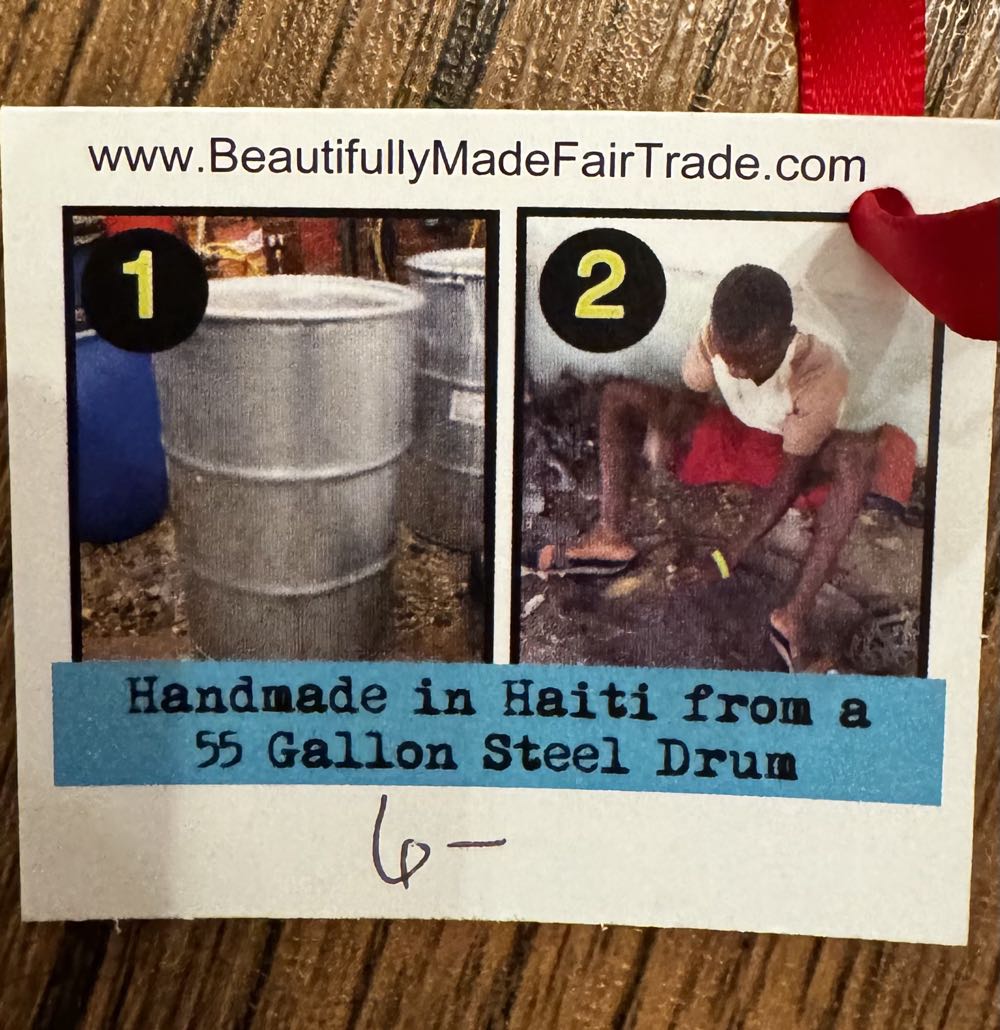 Superman Ornament From Haiti  vinyl figure collectible - Main Image 4