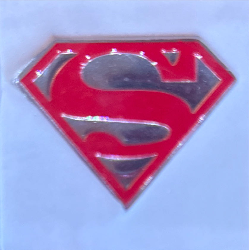 Superman Silver Emblem  vinyl figure collectible - Main Image 2