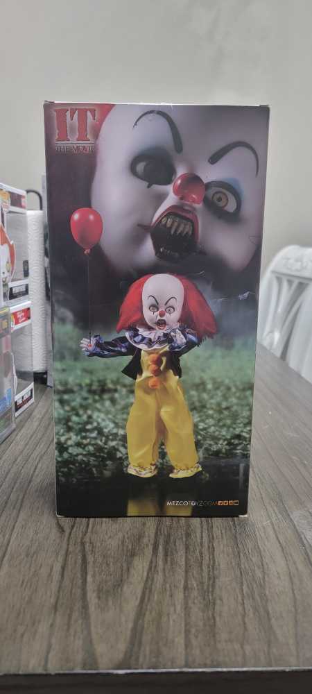 IT Pennywise Living Dead Dolls  vinyl figure collectible [Barcode 696198991208] - Main Image 3