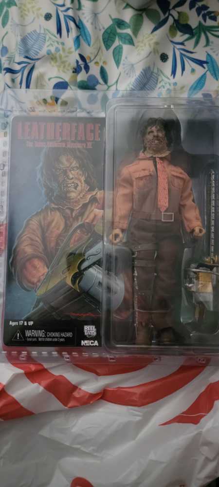 Leatherface - The Texas Chainsaw Massacre vinyl figure collectible [Barcode 634482149584] - Main Image 2