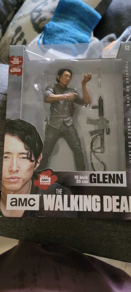 TheWalking Dead Glenn 10” Action Figure   vinyl figure collectible [Barcode 787926144864] - Main Image 2