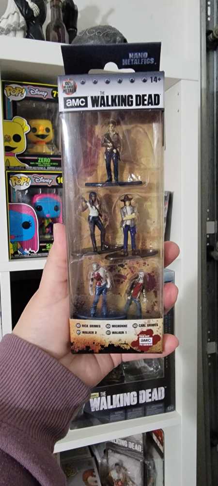 TheWalking Dead Nano Metal Figures  vinyl figure collectible [Barcode 801310304129] - Main Image 2