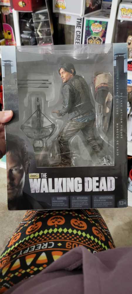 TheWalking Dead Daryl Dixon Bloody Variant 10” Inch  vinyl figure collectible [Barcode 787926144703] - Main Image 2