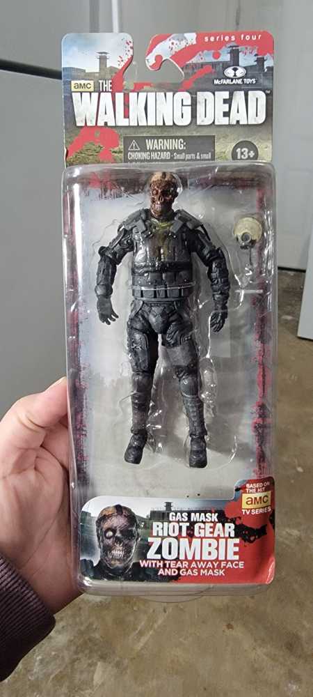 TheWalking Dead Tv Series 4 Gas Mask Riot Gear Zombie   vinyl figure collectible [Barcode 787926144956] - Main Image 2
