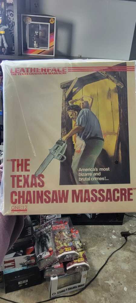 Leatherface  vinyl figure collectible [Barcode 696198775259] - Main Image 2