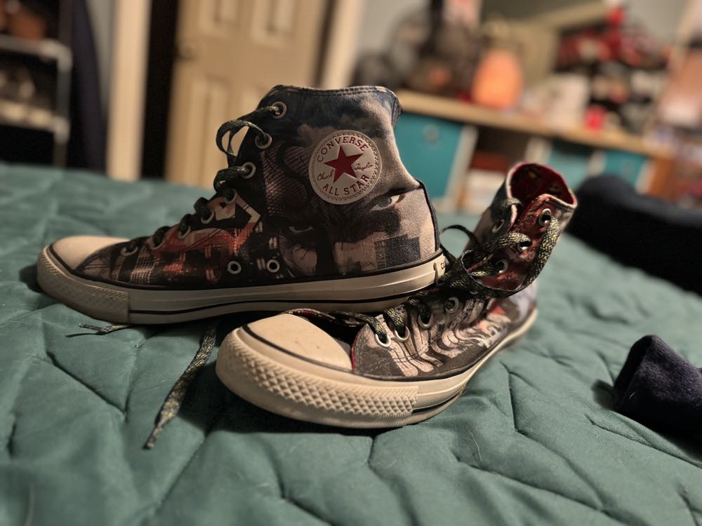 Superman Chuck Taylor Converse - DC Comics vinyl figure collectible - Main Image 2