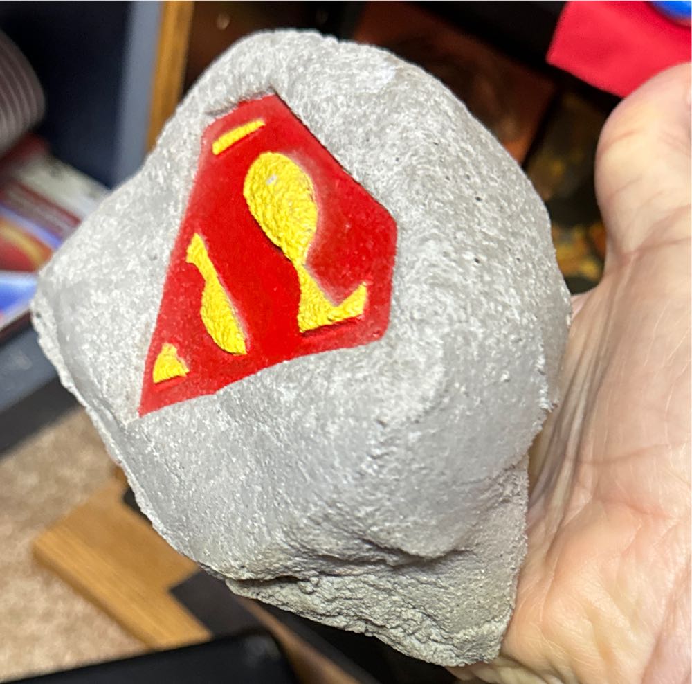Superman Rock  vinyl figure collectible - Main Image 3