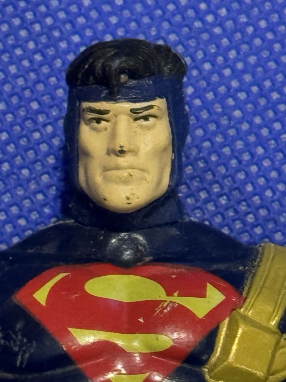 Superman Hunter Prey with cape - DC Comics vinyl figure collectible - Main Image 3