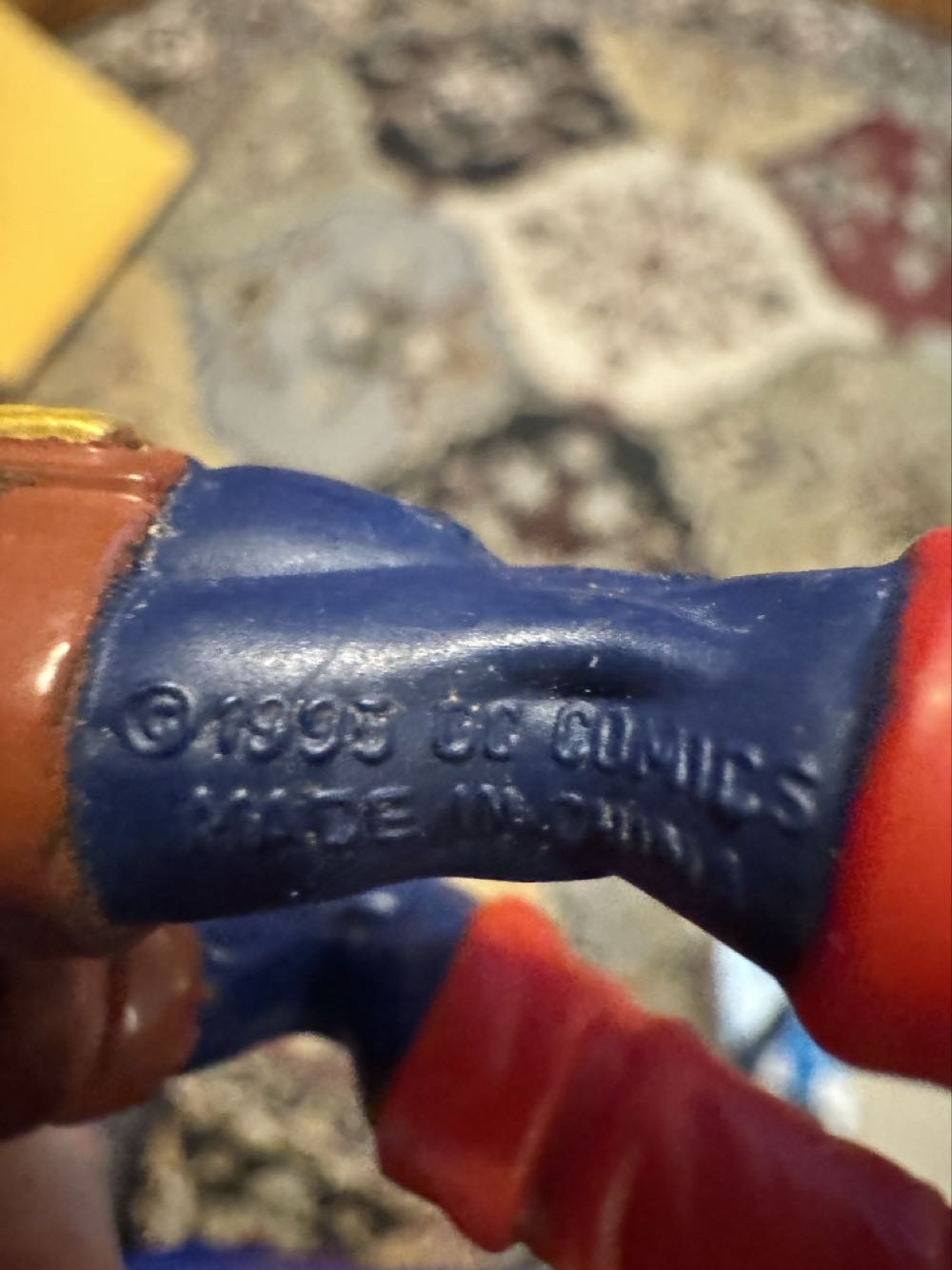 Superman Hunter Prey with cape - DC Comics vinyl figure collectible - Main Image 4