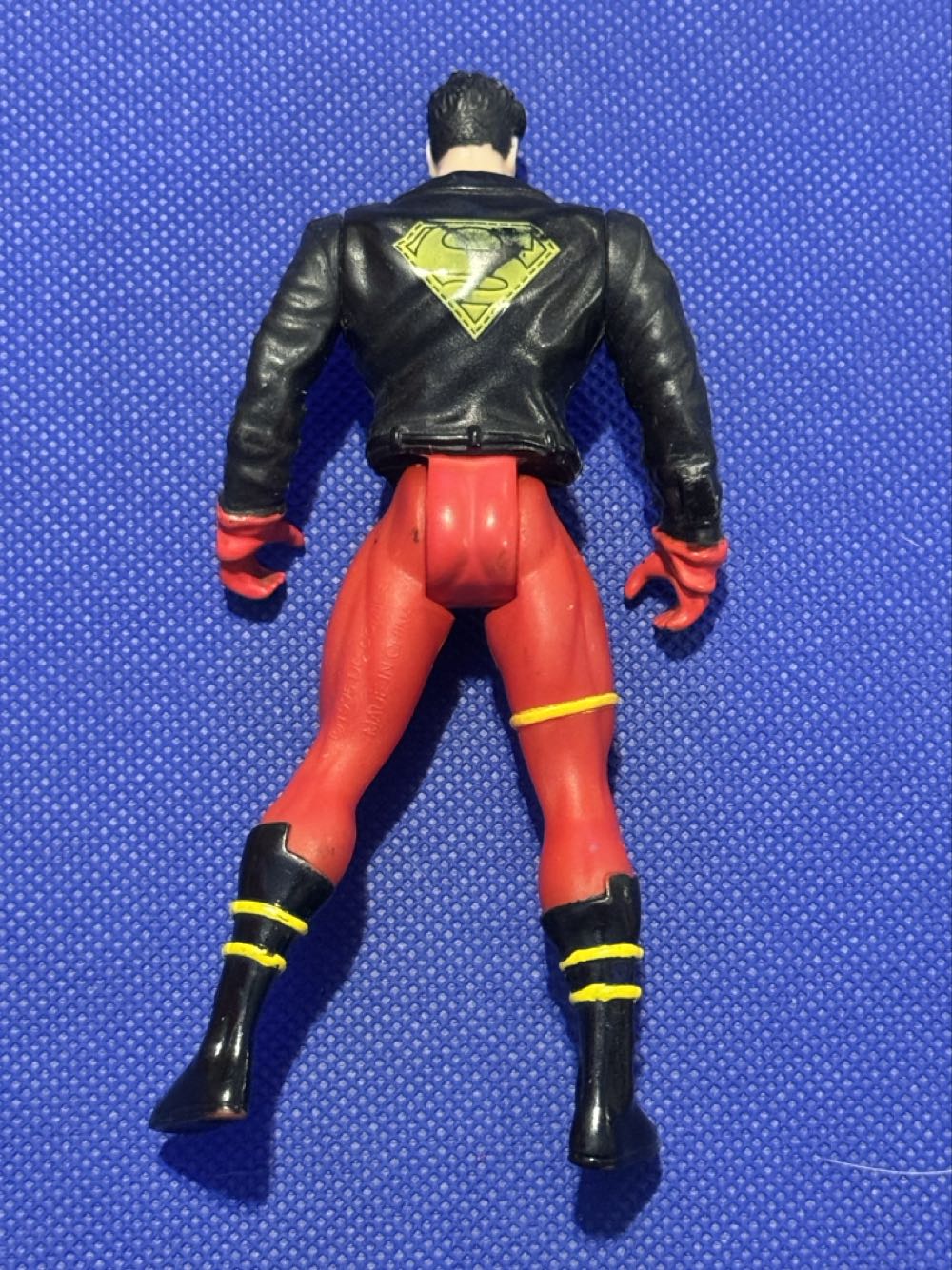 Superboy Kenner-Hasbro - DC Comics vinyl figure collectible - Main Image 2