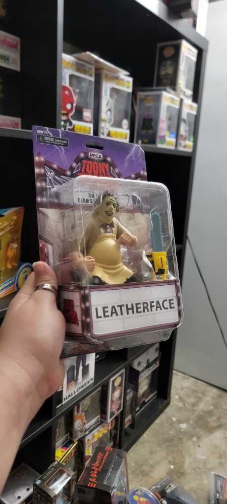 Leatherface Toony Terrors - The Texas Chainsaw Massacre vinyl figure collectible [Barcode 634482420393] - Main Image 2